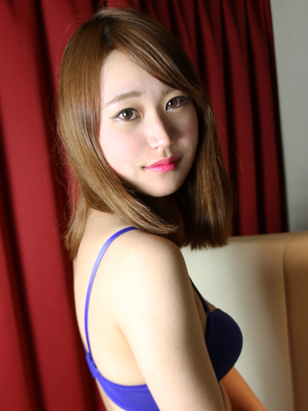 激安ヌキ道楽 あいな 27歳 T：160　B：84(C)　W：56　H：84